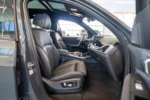 BMW X7 xDrive 48V M60i M Sport / 23" Felgen / Iconic Glow / Head-Up Display / Panorama-Schiebedach