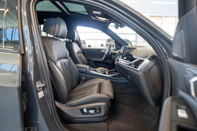 BMW X7 xDrive 48V M60i M Sport / 23" Felgen / Iconic Glow / Head-Up Display / Panorama-Schiebedach