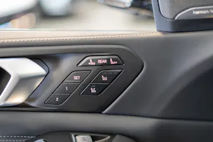 BMW X7 xDrive 48V M60i M Sport / 23" Felgen / Iconic Glow / Head-Up Display / Panorama-Schiebedach