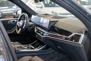 BMW X7 xDrive 48V M60i M Sport / 23" Felgen / Iconic Glow / Head-Up Display / Panorama-Schiebedach