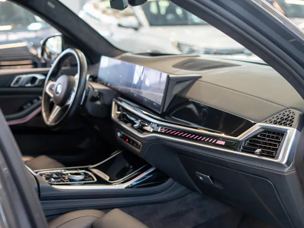 BMW X7 xDrive 48V M60i M Sport / 23" Felgen / Iconic Glow / Head-Up Display / Panorama-Schiebedach