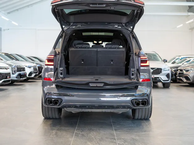BMW X7 xDrive 48V M60i M Sport / 23" Felgen / Iconic Glow / Head-Up Display / Panorama-Schiebedach