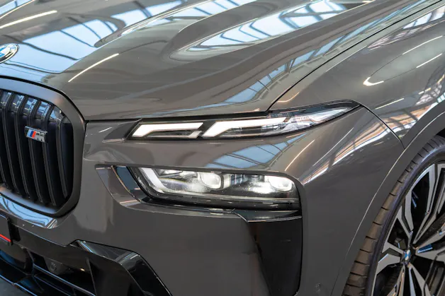 BMW X7 xDrive 48V M60i M Sport / 23" Felgen / Iconic Glow / Head-Up Display / Panorama-Schiebedach