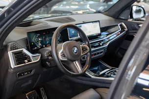 BMW X7 xDrive 48V M60i M Sport / 23" Felgen / Iconic Glow / Head-Up Display / Panorama-Schiebedach