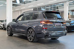 BMW X7 xDrive 48V M60i M Sport / 23" Felgen / Iconic Glow / Head-Up Display / Panorama-Schiebedach