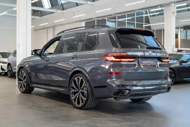 BMW X7 xDrive 48V M60i M Sport / 23" Felgen / Iconic Glow / Head-Up Display / Panorama-Schiebedach