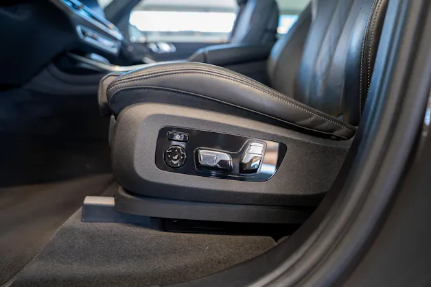 BMW X7 xDrive 48V M60i M Sport / 23" Felgen / Iconic Glow / Head-Up Display / Panorama-Schiebedach