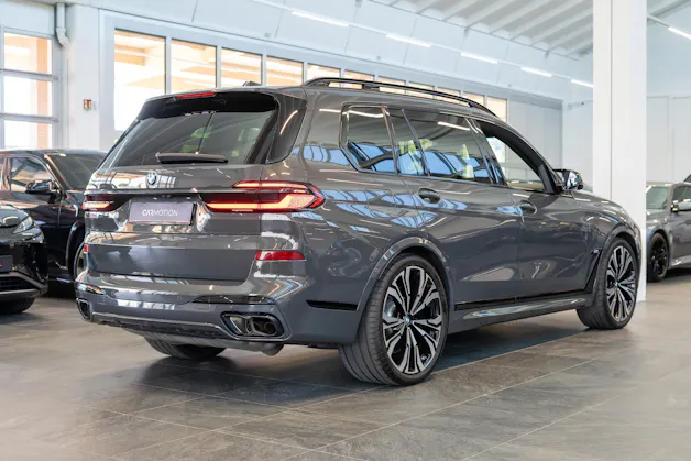 BMW X7 xDrive 48V M60i M Sport / 23" Felgen / Iconic Glow / Head-Up Display / Panorama-Schiebedach