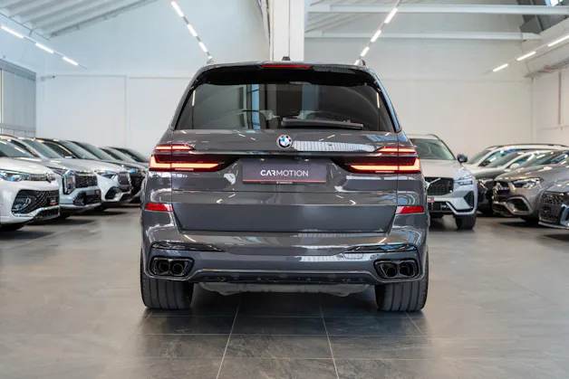 BMW X7 xDrive 48V M60i M Sport / 23" Felgen / Iconic Glow / Head-Up Display / Panorama-Schiebedach