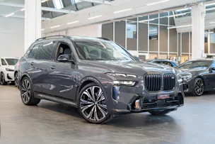 BMW X7 xDrive 48V M60i M Sport / 23" Felgen / Iconic Glow / Head-Up Display / Panorama-Schiebedach