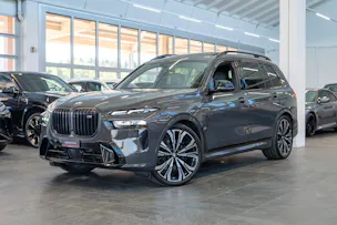 BMW X7 xDrive 48V M60i M Sport / 23" Felgen / Iconic Glow / Head-Up Display / Panorama-Schiebedach