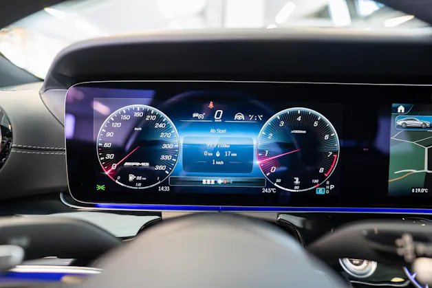 MERCEDES-BENZ AMG GT 63 S 4matic+ / Panorama-Schiebedach / Head-Up Display / Burmester