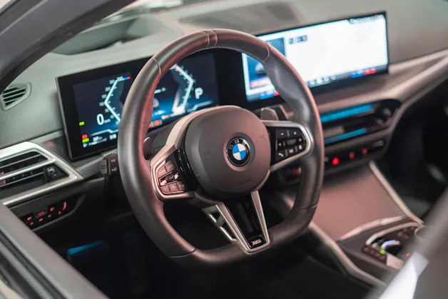 BMW 320i M Sport SAG / 360°Kamera / HeadUp / el.Heckklappe