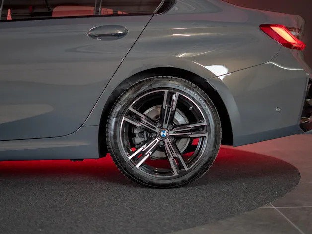 BMW 320i M Sport SAG / 360°Kamera / HeadUp / el.Heckklappe