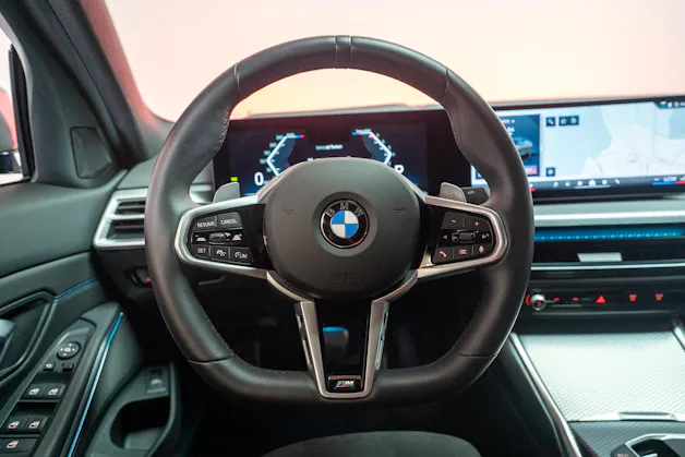 BMW 320i M Sport SAG / 360°Kamera / HeadUp / el.Heckklappe