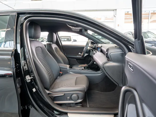 MERCEDES-BENZ A 180 Progressive Limousine / Facelift / Rückfahrkamera / Sitzheizung