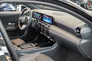 MERCEDES-BENZ A 180 Progressive Limousine / Facelift / Rückfahrkamera / Sitzheizung