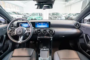 MERCEDES-BENZ A 180 Progressive Limousine / Facelift / Rückfahrkamera / Sitzheizung