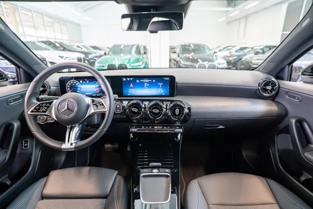 MERCEDES-BENZ A 180 Progressive Limousine / Facelift / Rückfahrkamera / Sitzheizung