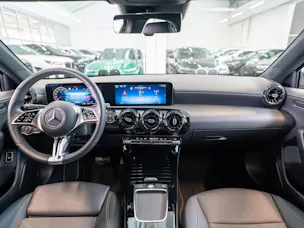 MERCEDES-BENZ A 180 Progressive Limousine / Facelift / Rückfahrkamera / Sitzheizung