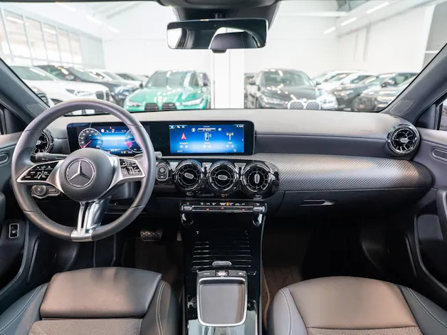MERCEDES-BENZ A 180 Progressive Limousine / Facelift / Rückfahrkamera / Sitzheizung
