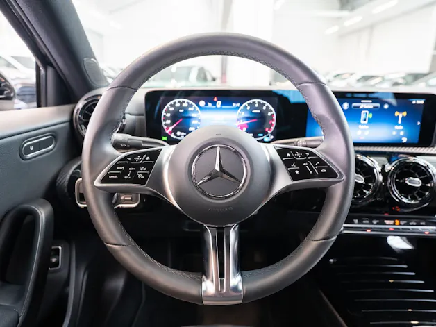 MERCEDES-BENZ A 180 Progressive Limousine / Facelift / Rückfahrkamera / Sitzheizung