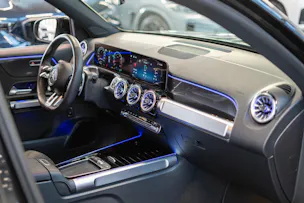 MERCEDES-BENZ GLB 35 AMG 4matic / Facelift / 360°Kamera / AHK