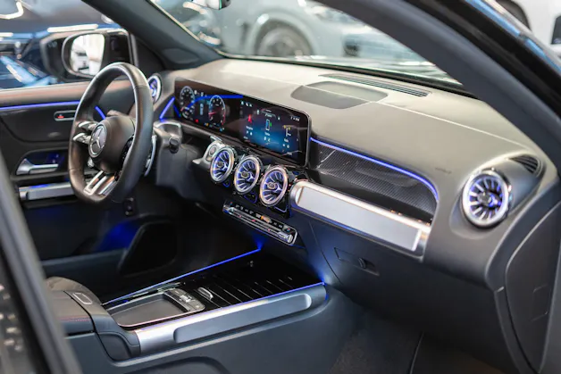MERCEDES-BENZ GLB 35 AMG 4matic / Facelift / 360°Kamera / AHK