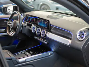 MERCEDES-BENZ GLB 35 AMG 4matic / Facelift / 360°Kamera / AHK