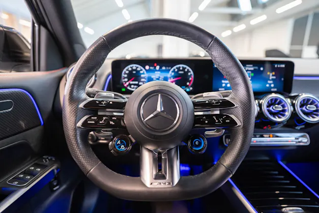 MERCEDES-BENZ GLB 35 AMG 4matic / Facelift / 360°Kamera / AHK