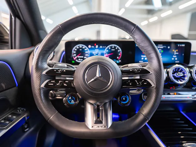 MERCEDES-BENZ GLB 35 AMG 4matic / Facelift / 360°Kamera / AHK