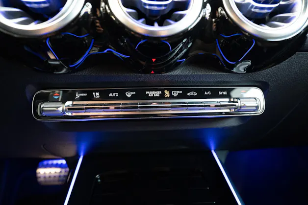 MERCEDES-BENZ GLB 35 AMG 4matic / Facelift / 360°Kamera / AHK