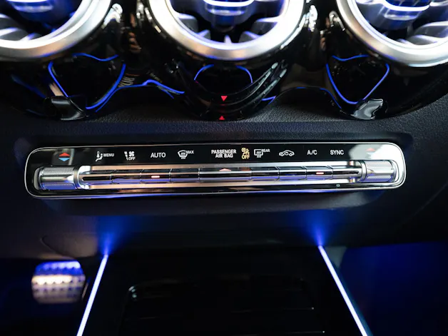 MERCEDES-BENZ GLB 35 AMG 4matic / Facelift / 360°Kamera / AHK