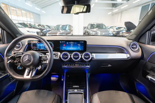 MERCEDES-BENZ GLB 35 AMG 4matic / Facelift / 360°Kamera / AHK
