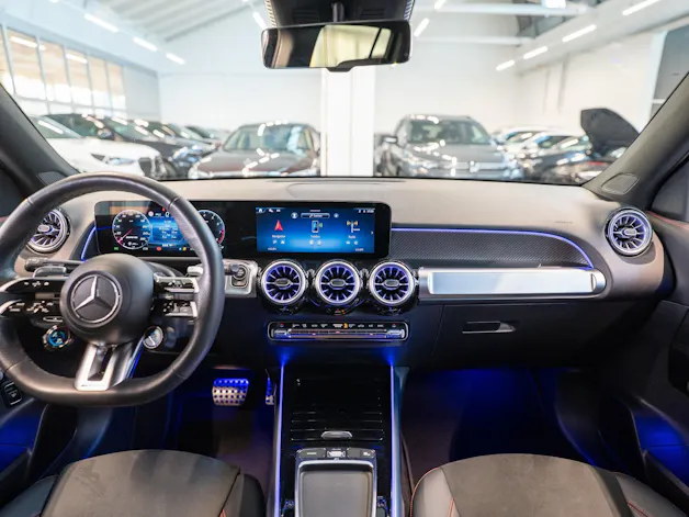 MERCEDES-BENZ GLB 35 AMG 4matic / Facelift / 360°Kamera / AHK