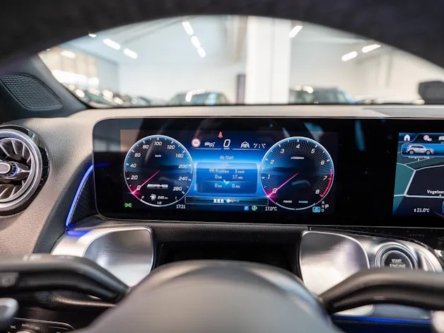 MERCEDES-BENZ GLB 35 AMG 4matic / Facelift / 360°Kamera / AHK