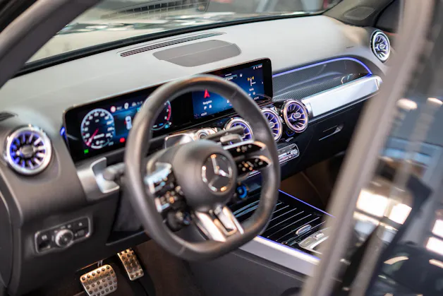 MERCEDES-BENZ GLB 35 AMG 4matic / Facelift / 360°Kamera / AHK