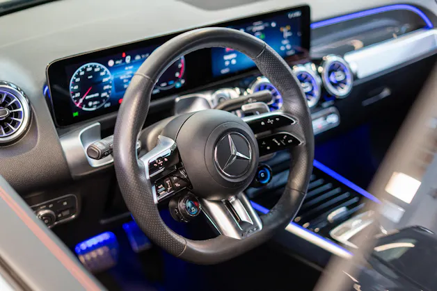 MERCEDES-BENZ GLB 35 AMG 4matic / Facelift / 360°Kamera / AHK