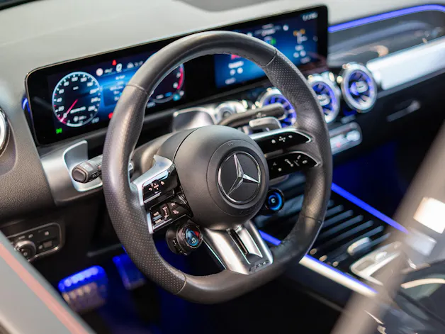 MERCEDES-BENZ GLB 35 AMG 4matic / Facelift / 360°Kamera / AHK