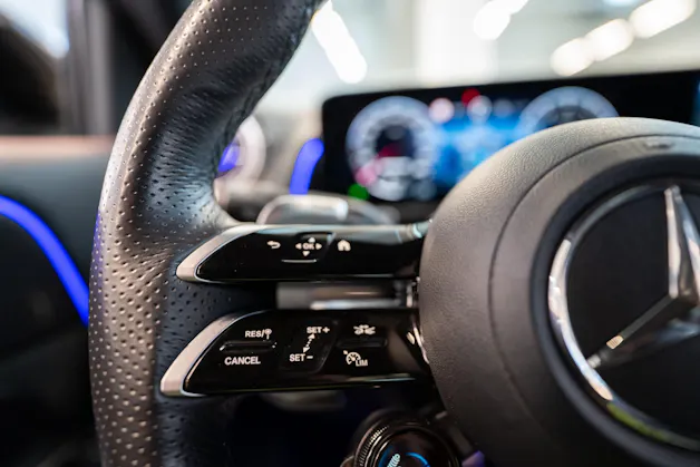 MERCEDES-BENZ GLB 35 AMG 4matic / Facelift / 360°Kamera / AHK