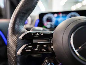 MERCEDES-BENZ GLB 35 AMG 4matic / Facelift / 360°Kamera / AHK
