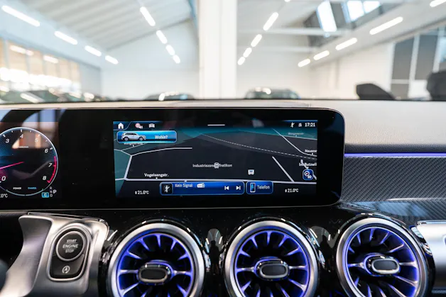 MERCEDES-BENZ GLB 35 AMG 4matic / Facelift / 360°Kamera / AHK