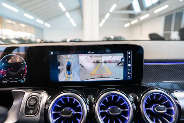MERCEDES-BENZ GLB 35 AMG 4matic / Facelift / 360°Kamera / AHK