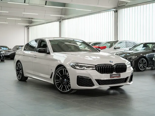 BMW 530i xDrive SAG M-Sport / Rückfahrkamera / El.Sitze / Ambientebeleuchtung