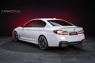 BMW 530i xDrive SAG M-Sport / Alcantara Sitze / Rückfahrkamera / El.Sitze / Ambientebeleuchtung