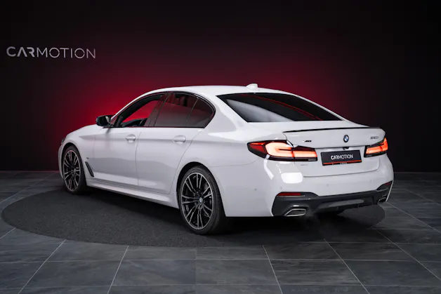 BMW 530i xDrive SAG M-Sport / Alcantara Sitze / Rückfahrkamera / El.Sitze / Ambientebeleuchtung