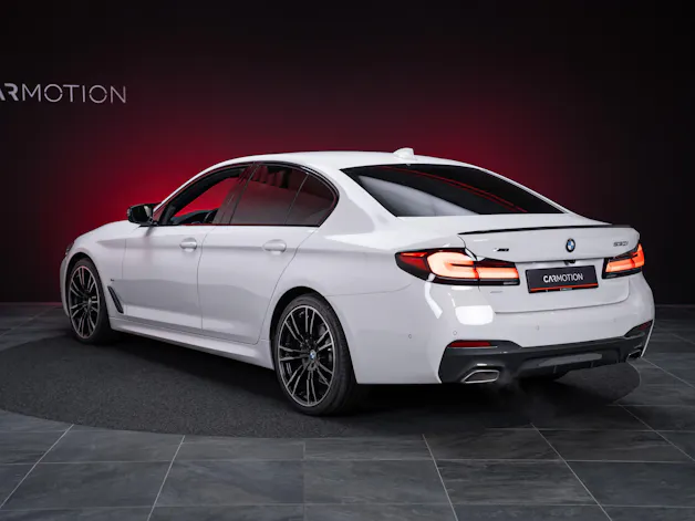 BMW 530i xDrive SAG M-Sport / Alcantara Sitze / Rückfahrkamera / El.Sitze / Ambientebeleuchtung