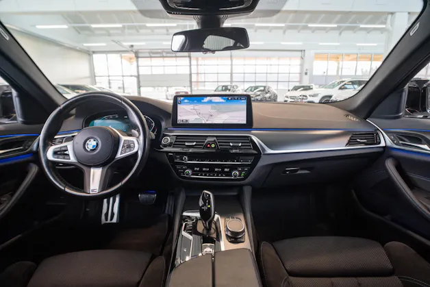 BMW 530i xDrive SAG M-Sport / Rückfahrkamera / El.Sitze / Ambientebeleuchtung