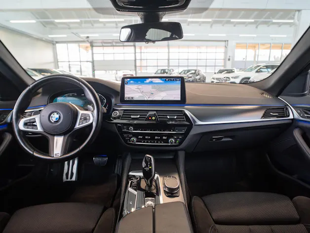 BMW 530i xDrive SAG M-Sport / Rückfahrkamera / El.Sitze / Ambientebeleuchtung