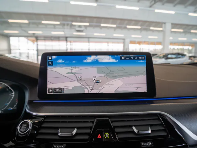 BMW 530i xDrive SAG M-Sport / Rückfahrkamera / El.Sitze / Ambientebeleuchtung